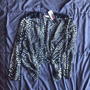 Pretty Good long sleeve thin shirt with beige pattern size large. Brand new